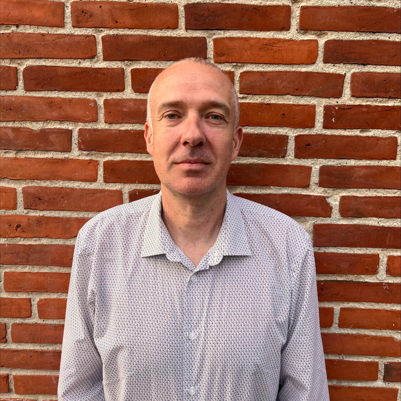 https://www.flongkondi.dk/wp-content/uploads/2025/04/Klaus-1280x1280.jpeg